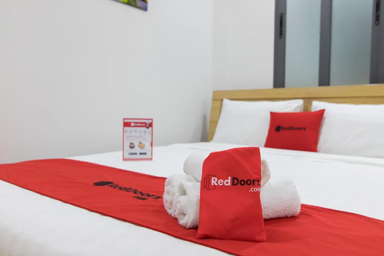 *** Guest house Reddoorz Premium Near E-Town Hotel Ho Chi Minh City Vietnam