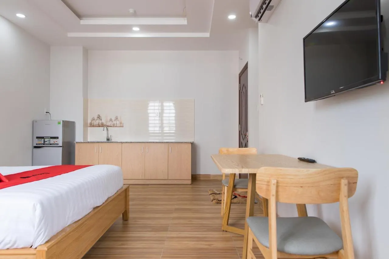 *** Guest house Reddoorz Premium Near E-Town Hotel Ho Chi Minh City Vietnam