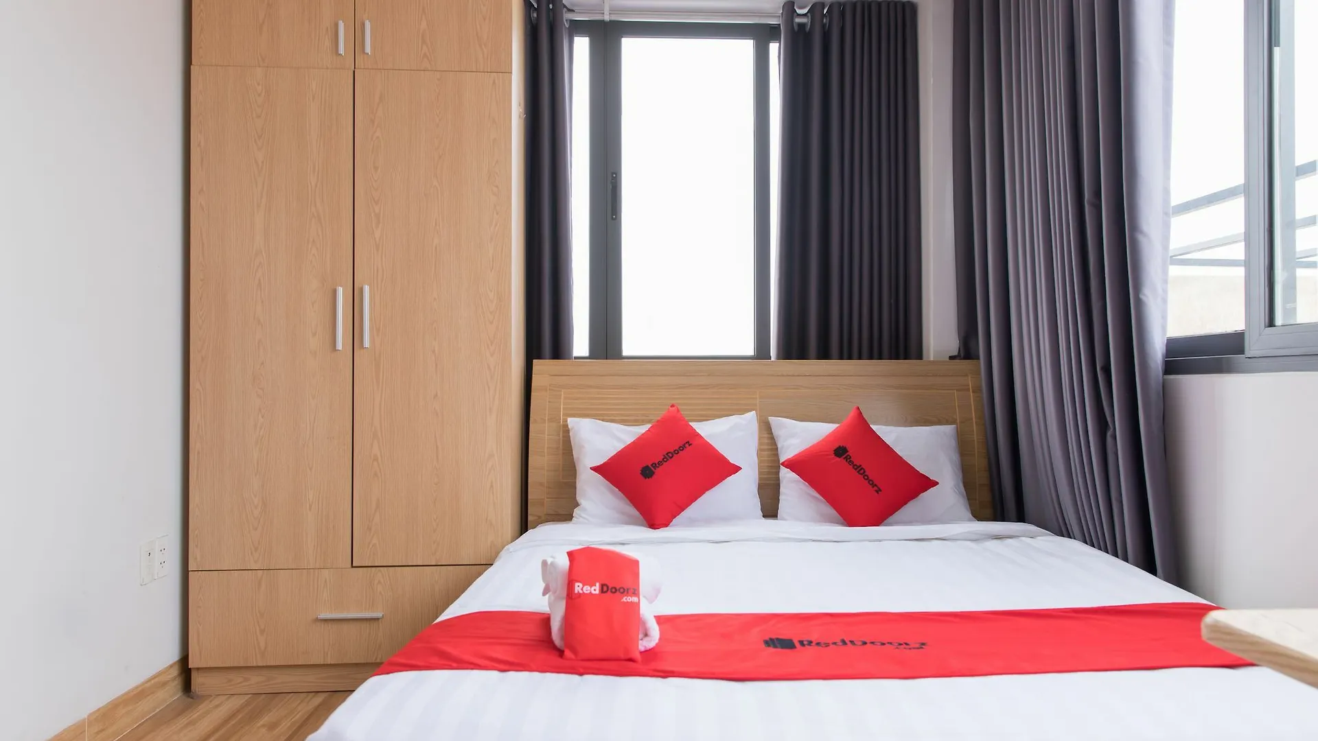 Reddoorz Premium Near E-Town Hotel Ho Chi Minh City